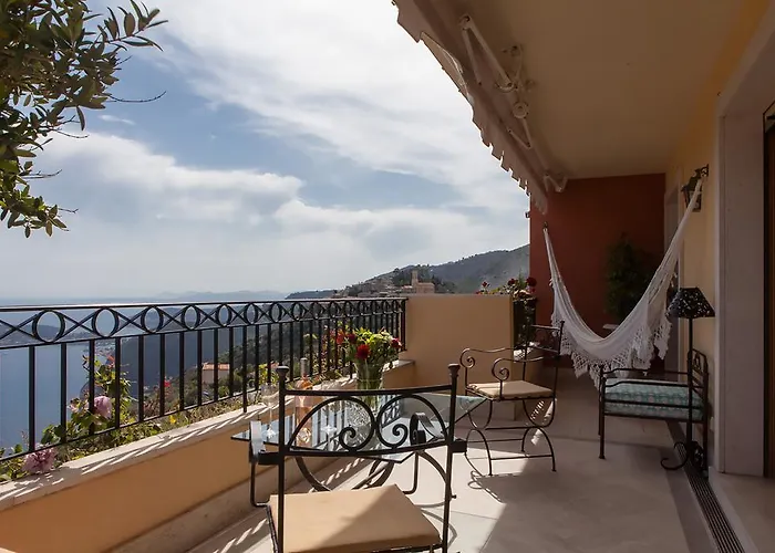 Sunny Panoramic Balcony شقة *