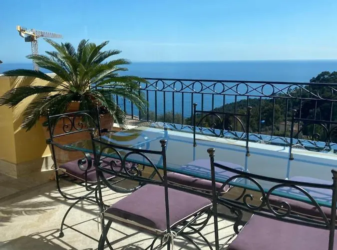Sunny Panoramic Balcony Apartment