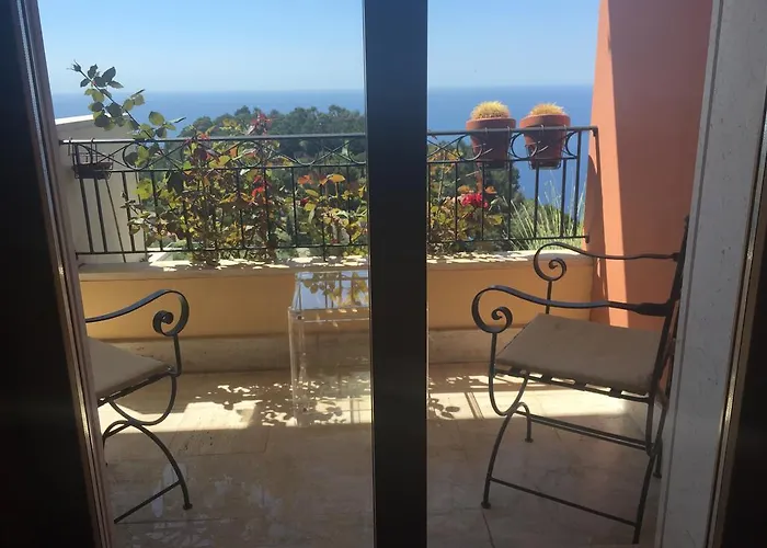 Sunny Panoramic Balcony Apartment *
