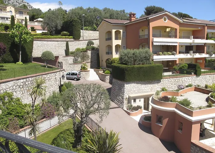 Sunny Panoramic Balcony Apartment