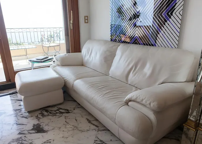 Sunny Panoramic Balcony Apartment Eze
