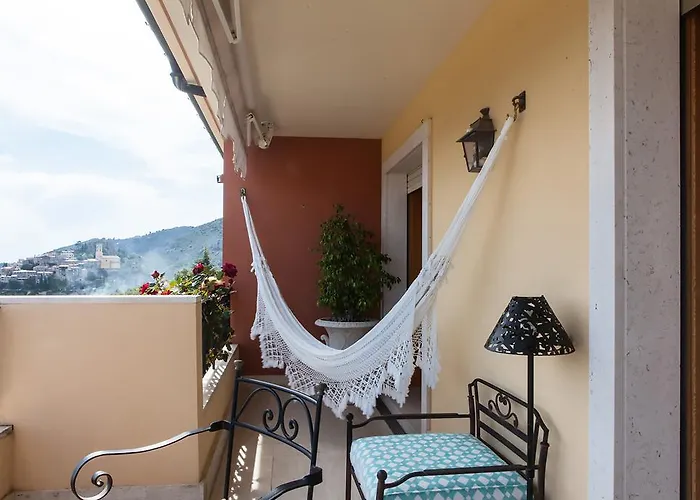 Sunny Panoramic Balcony *